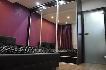 Apartment Saris