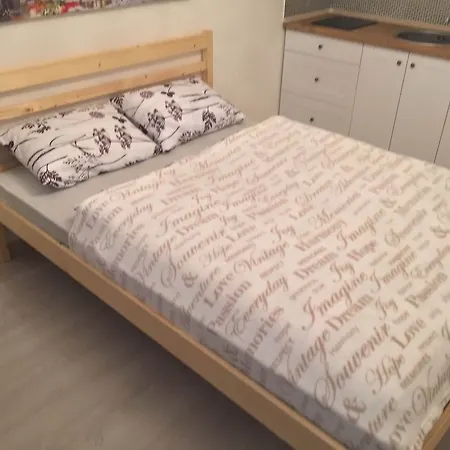 Apartment Saris